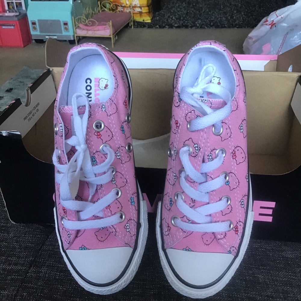 Hello kitty converse - Picture 3 of 6